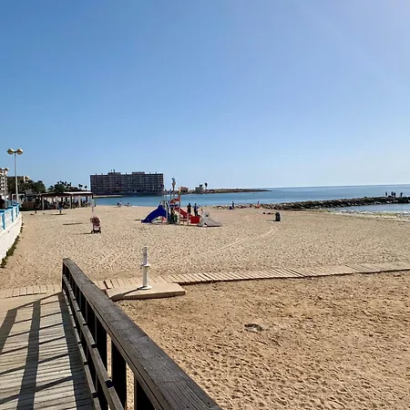 Comfortable Spacious Family House, Large Terrace And Garden, And Bars Torrevieja