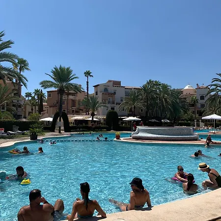 Comfortable Spacious Family House, Large Terrace And Garden, And Bars Apartment Torrevieja