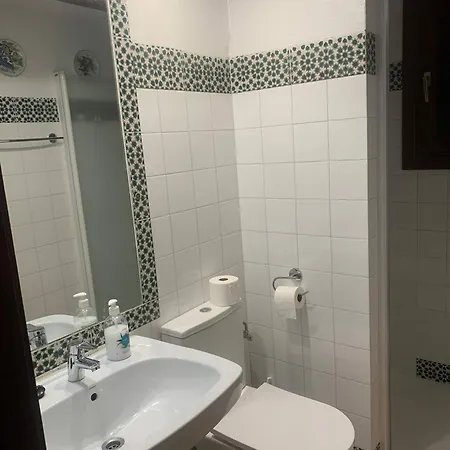 Comfortable Spacious Family House, Large Terrace And Garden, And Bars Torrevieja