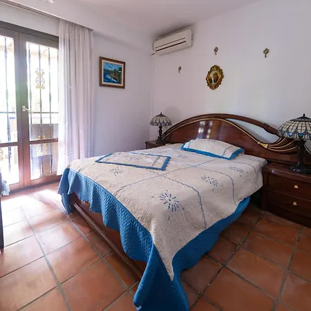 Comfortable Spacious Family House, Large Terrace And Garden, And Bars
