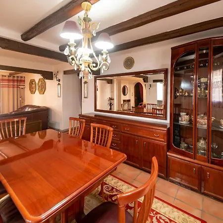 Apartment Comfortable Spacious Family House, Large Terrace And Garden, And Bars Torrevieja