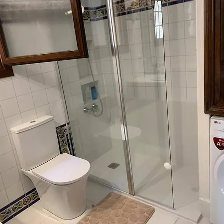 Apartment Comfortable Spacious Family House, Large Terrace And Garden, And Bars