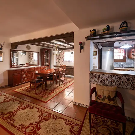 Comfortable Spacious Family House, Large Terrace And Garden, And Bars