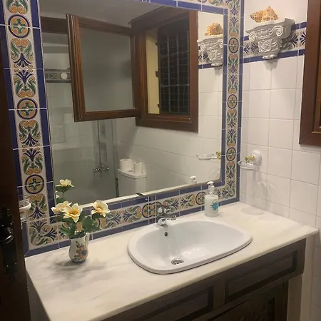 Comfortable Spacious Family House, Large Terrace And Garden, And Bars Apartment