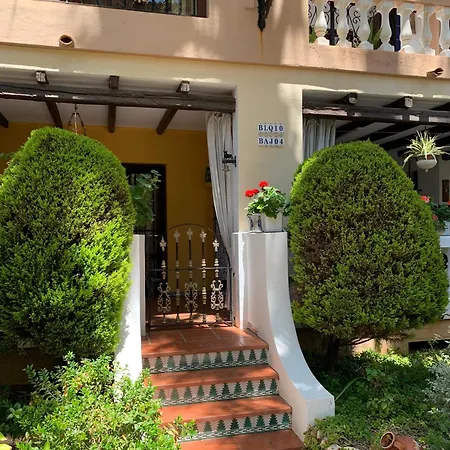 Apartment Comfortable Spacious Family House, Large Terrace And Garden, And Bars Torrevieja